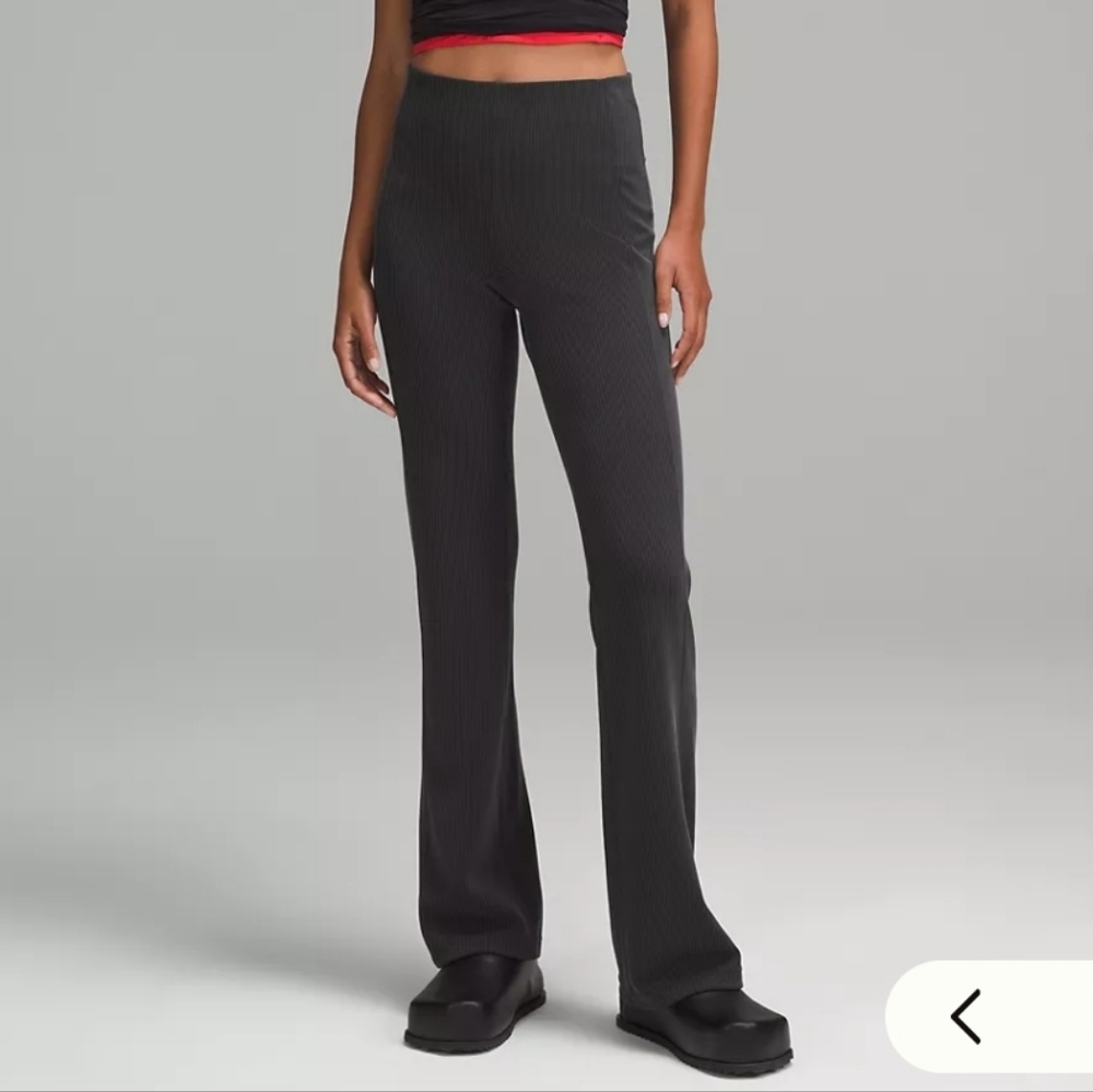 LULULEMON Ribbed Softstreme Flared Pant in Black Sz 4 Casual Athleisure Comfy
